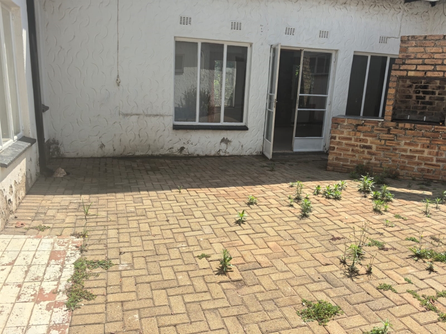 4 Bedroom Property for Sale in Wilro Park Gauteng