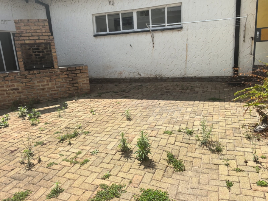 4 Bedroom Property for Sale in Wilro Park Gauteng