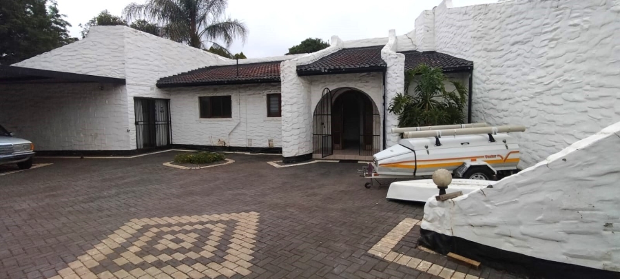 5 Bedroom Property for Sale in Helikonpark Gauteng