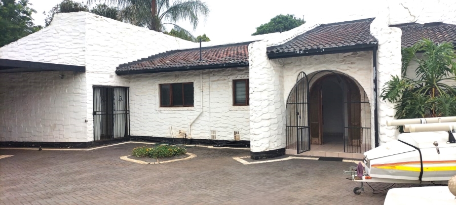5 Bedroom Property for Sale in Helikonpark Gauteng