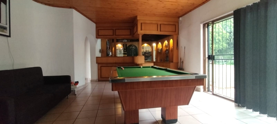 5 Bedroom Property for Sale in Helikonpark Gauteng