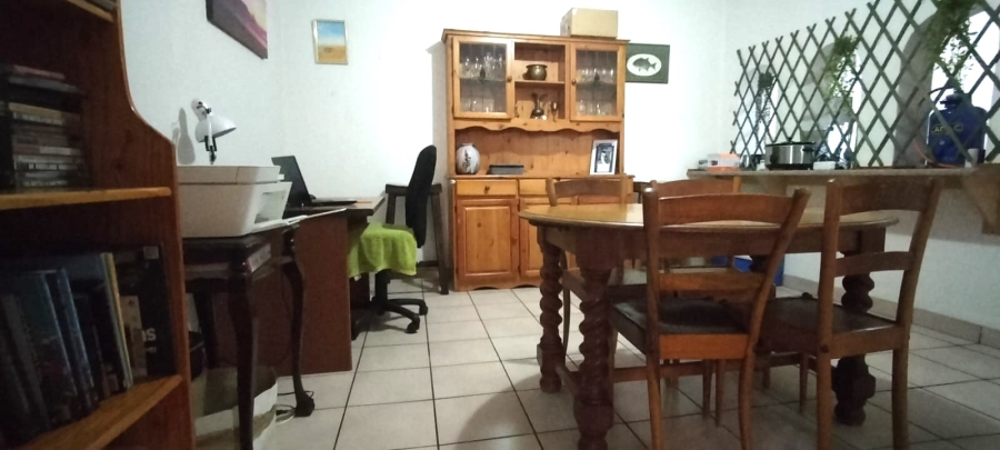 5 Bedroom Property for Sale in Helikonpark Gauteng