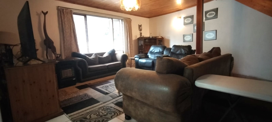 5 Bedroom Property for Sale in Helikonpark Gauteng