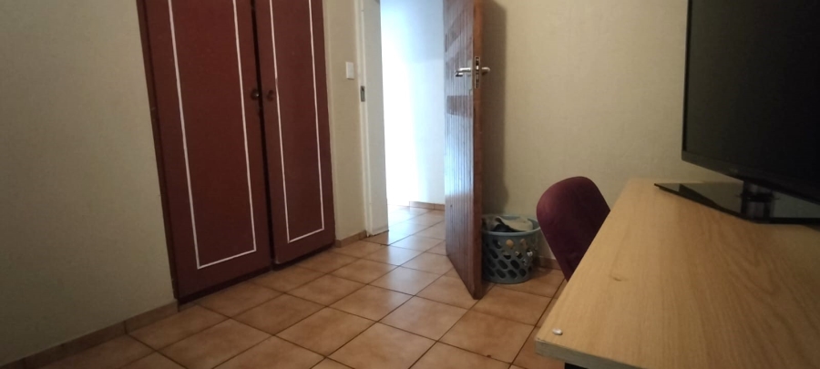 5 Bedroom Property for Sale in Helikonpark Gauteng