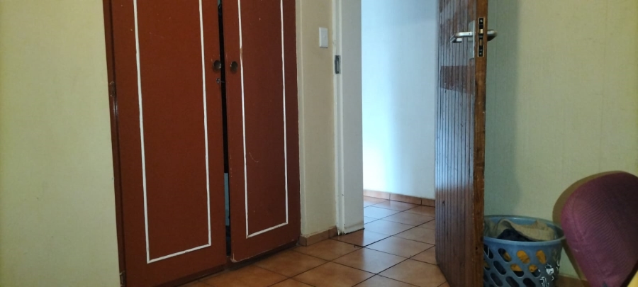 5 Bedroom Property for Sale in Helikonpark Gauteng