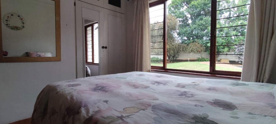 5 Bedroom Property for Sale in Helikonpark Gauteng