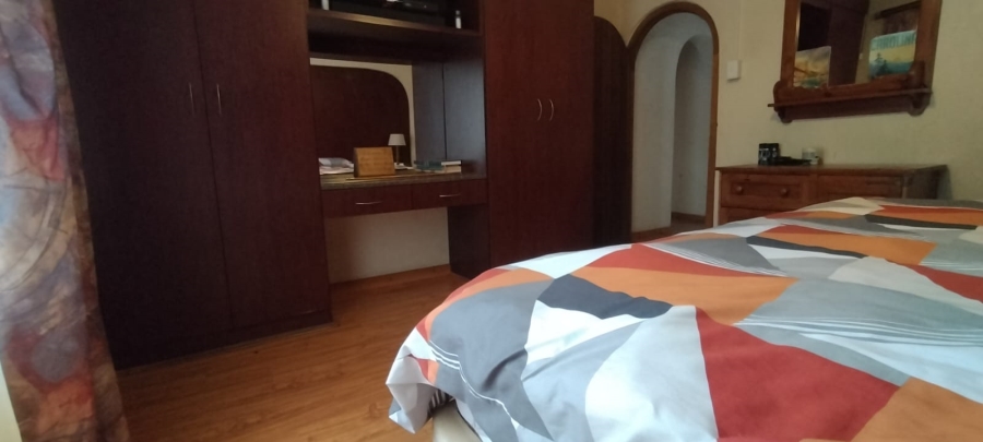 5 Bedroom Property for Sale in Helikonpark Gauteng