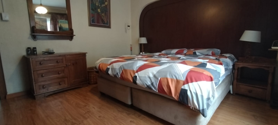 5 Bedroom Property for Sale in Helikonpark Gauteng