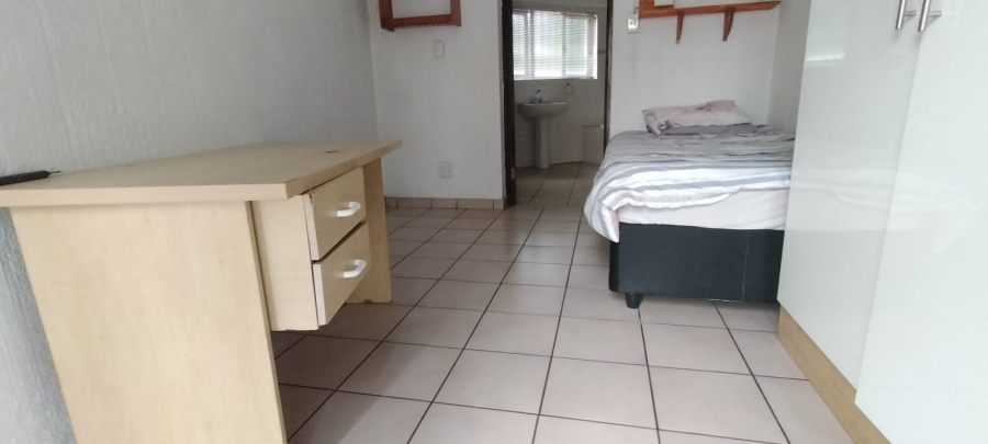 5 Bedroom Property for Sale in Helikonpark Gauteng