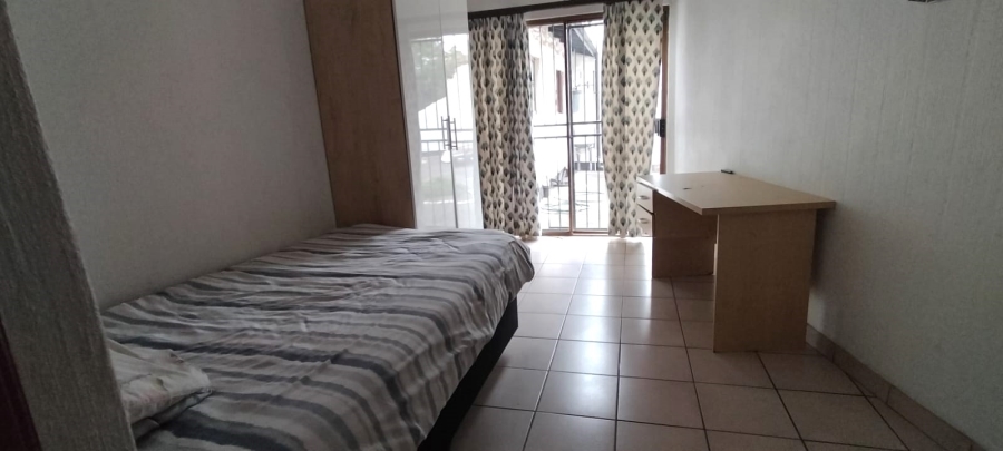 5 Bedroom Property for Sale in Helikonpark Gauteng