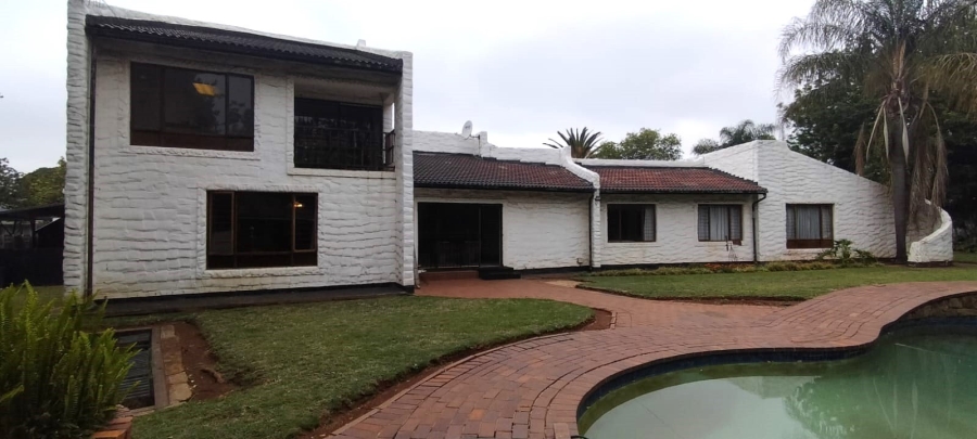 5 Bedroom Property for Sale in Helikonpark Gauteng