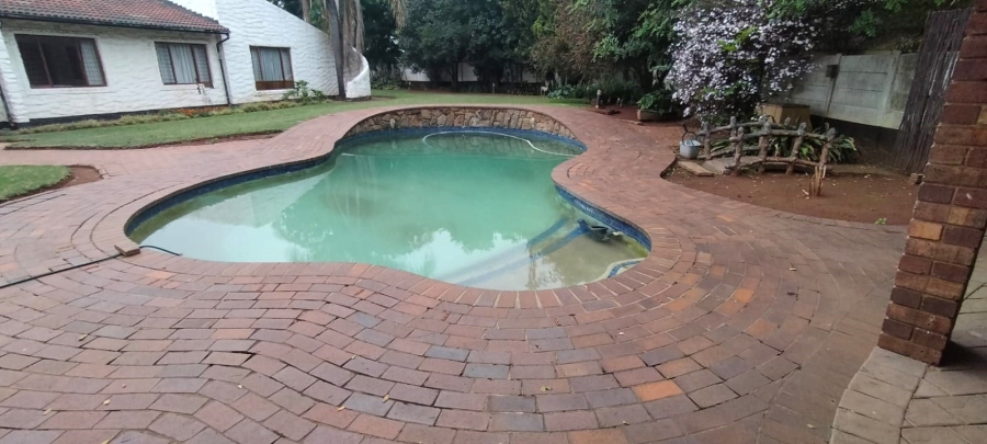 5 Bedroom Property for Sale in Helikonpark Gauteng