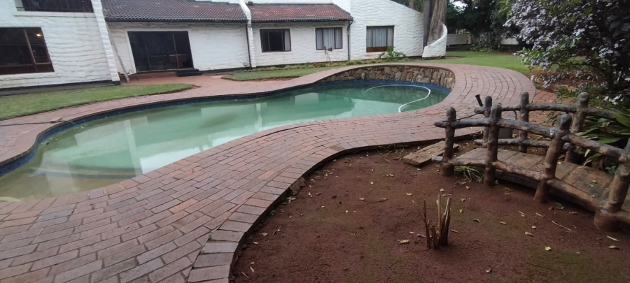 5 Bedroom Property for Sale in Helikonpark Gauteng