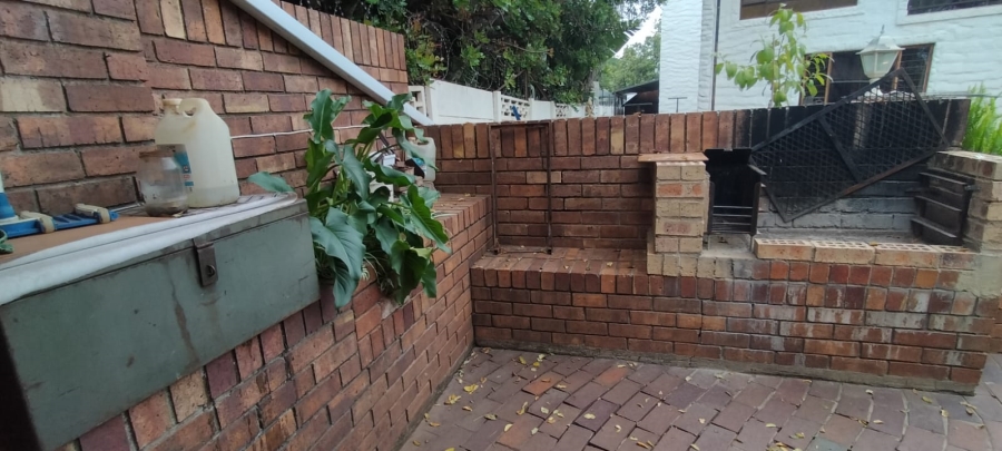 5 Bedroom Property for Sale in Helikonpark Gauteng