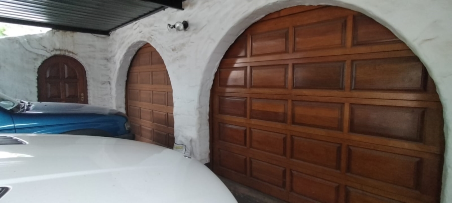 5 Bedroom Property for Sale in Helikonpark Gauteng