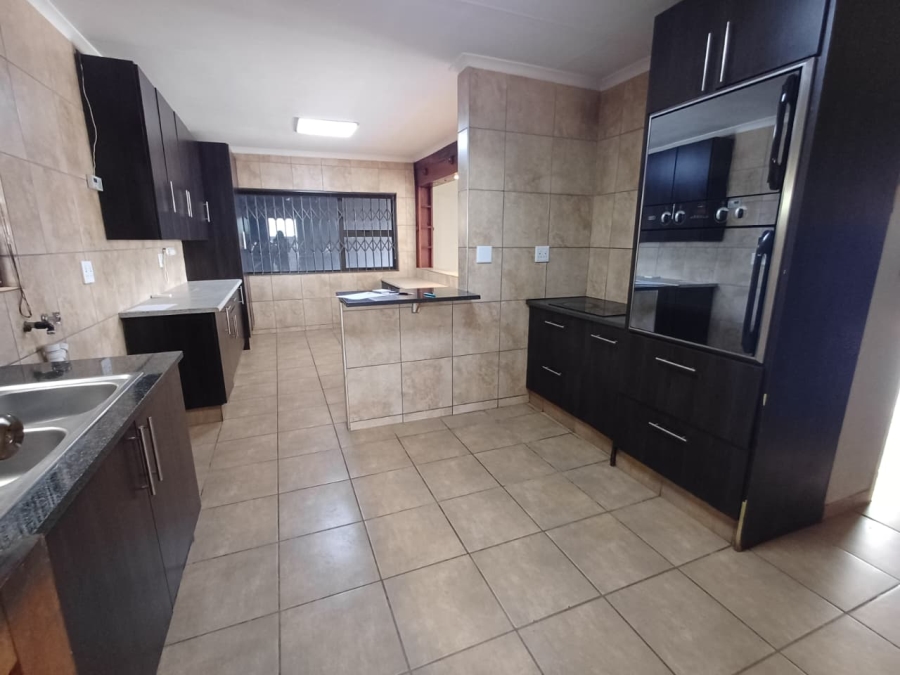 6 Bedroom Property for Sale in Krugersdorp West Gauteng