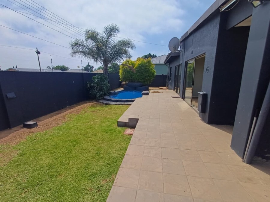 6 Bedroom Property for Sale in Krugersdorp West Gauteng
