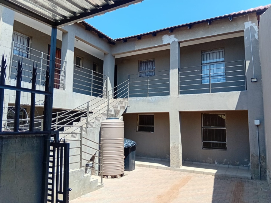 6 Bedroom Property for Sale in Mohlakeng Gauteng