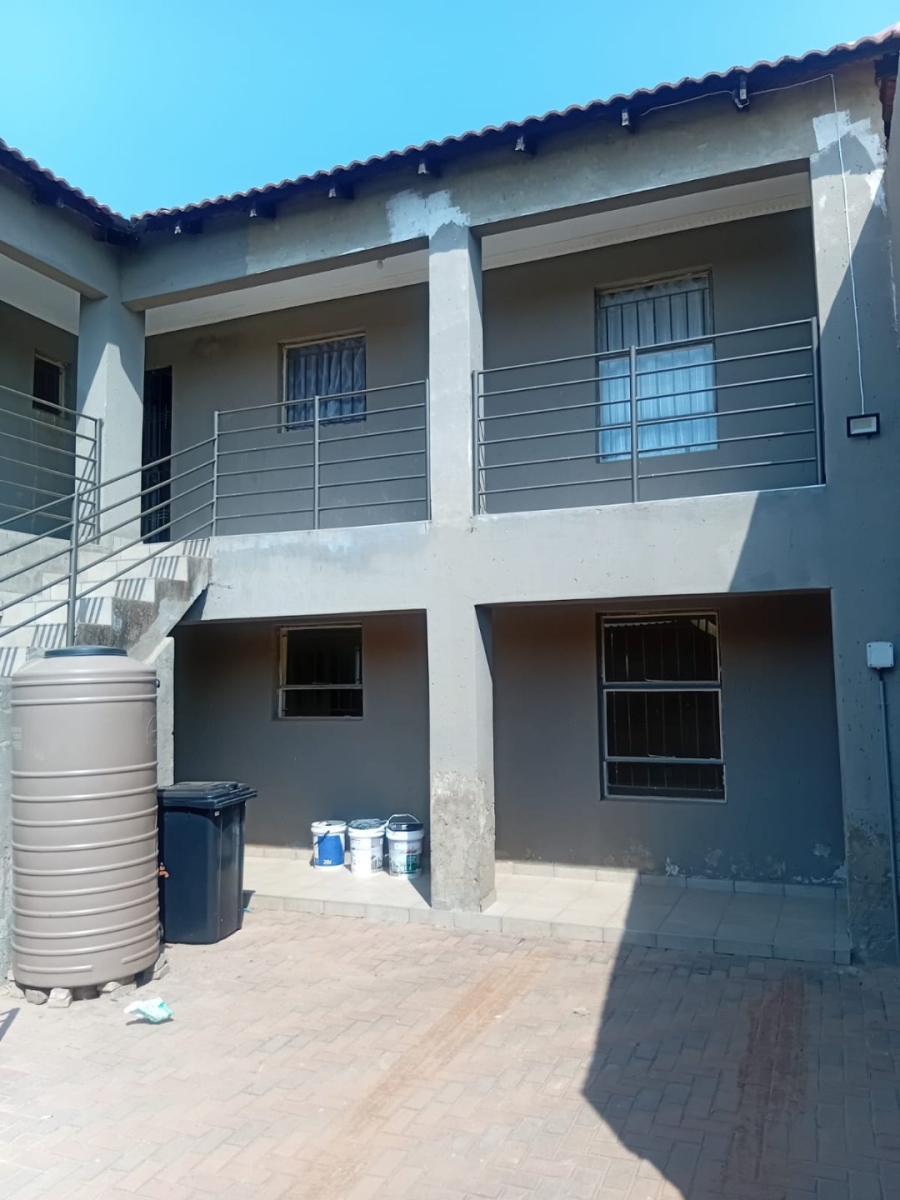 6 Bedroom Property for Sale in Mohlakeng Gauteng