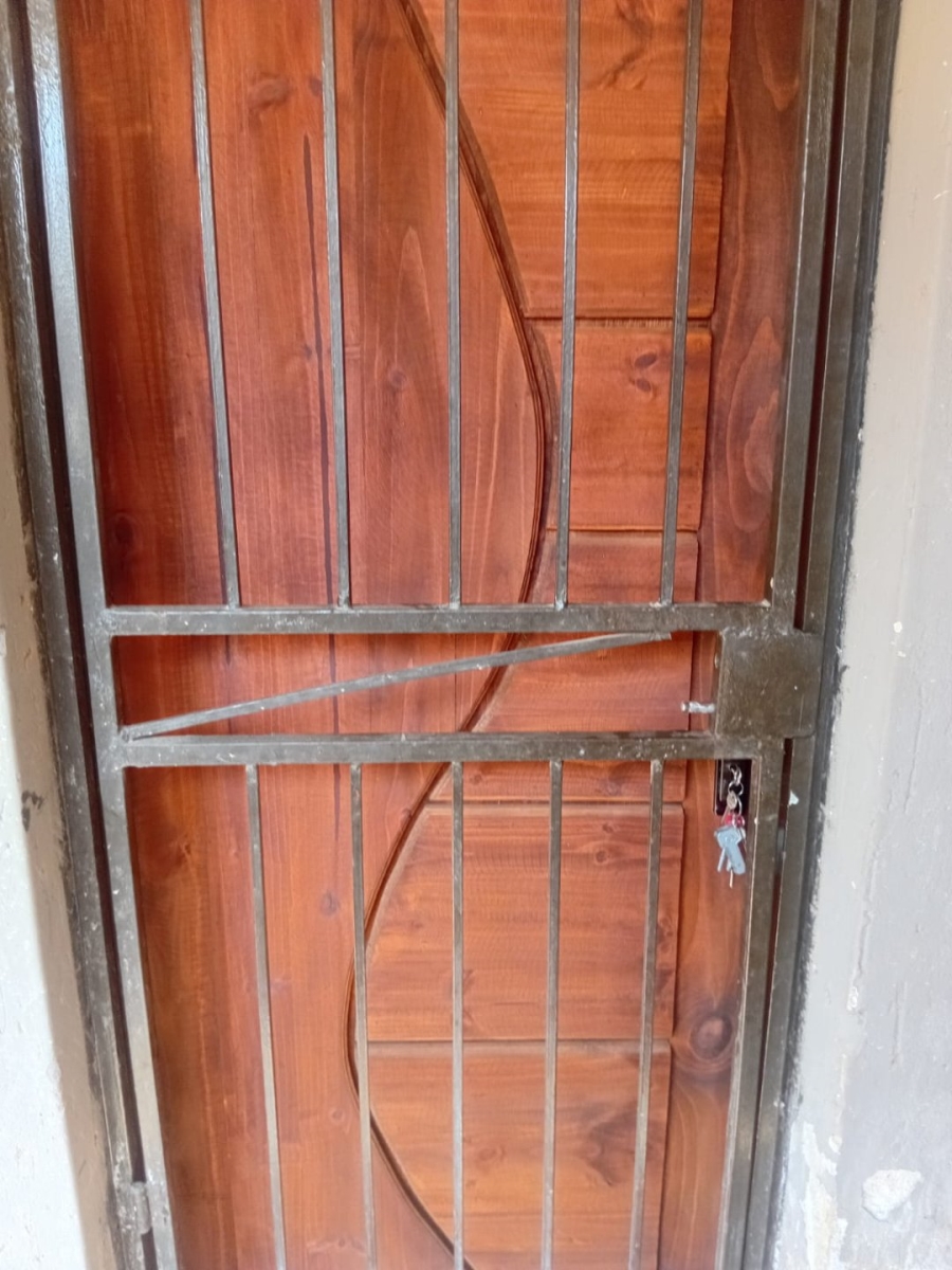 6 Bedroom Property for Sale in Mohlakeng Gauteng