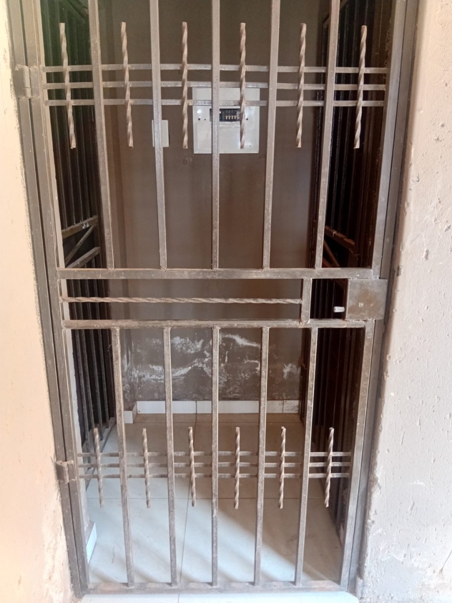 6 Bedroom Property for Sale in Mohlakeng Gauteng