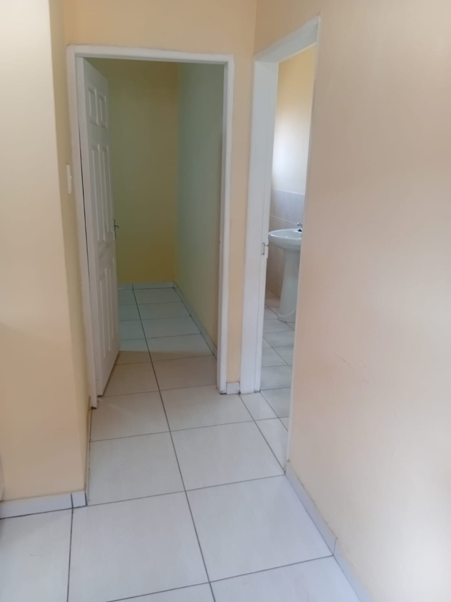 6 Bedroom Property for Sale in Mohlakeng Gauteng