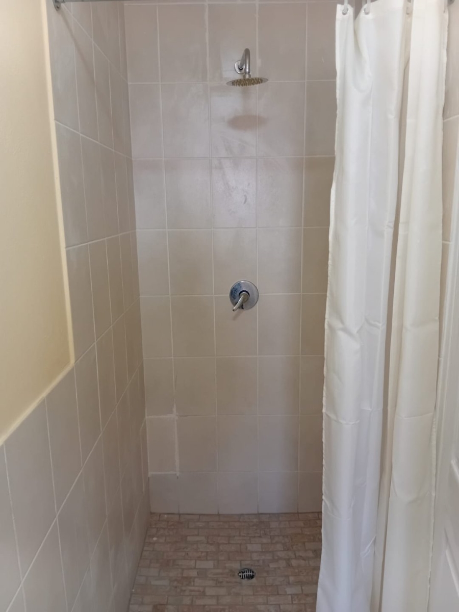 6 Bedroom Property for Sale in Mohlakeng Gauteng