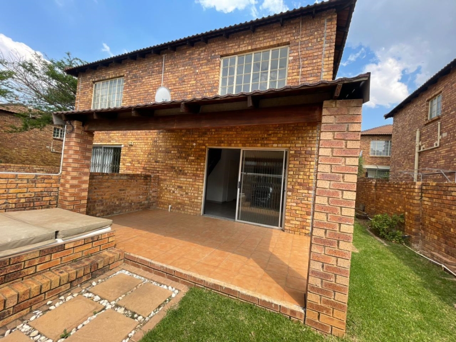 2 Bedroom Property for Sale in Wilgeheuwel Gauteng