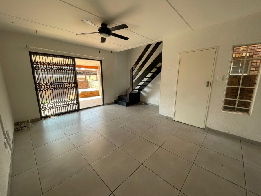 2 Bedroom Property for Sale in Wilgeheuwel Gauteng