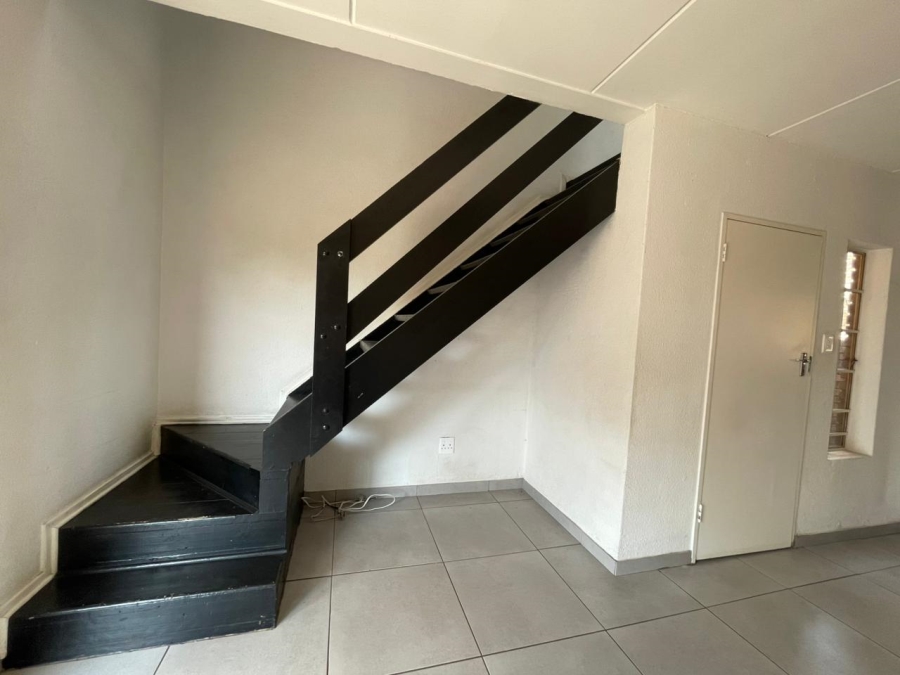 2 Bedroom Property for Sale in Wilgeheuwel Gauteng