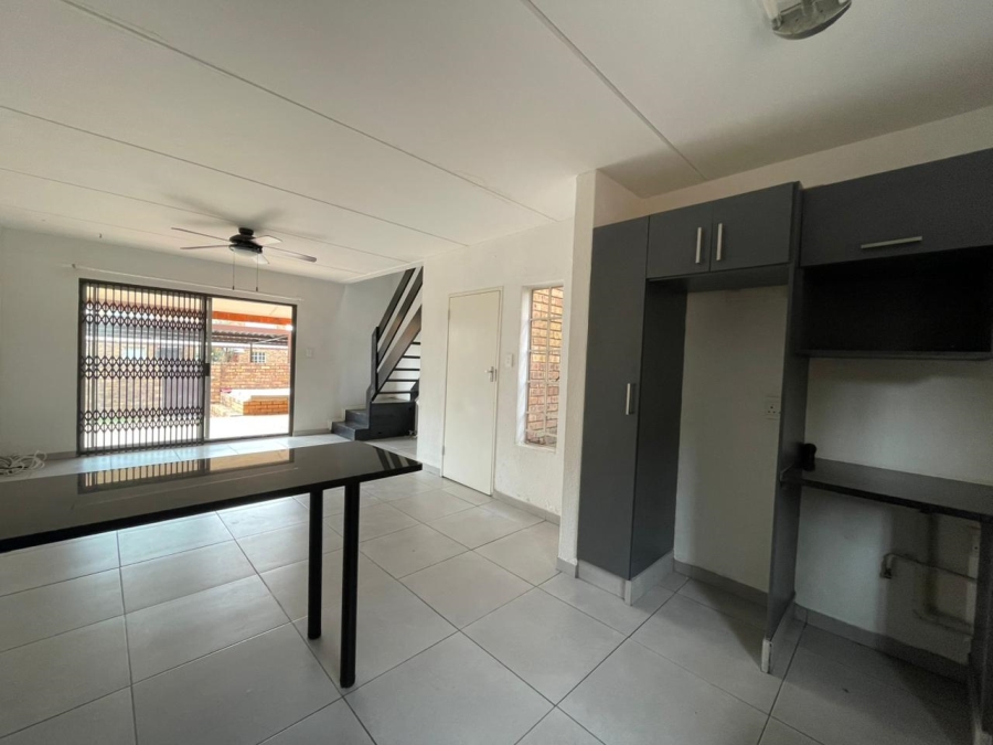 2 Bedroom Property for Sale in Wilgeheuwel Gauteng