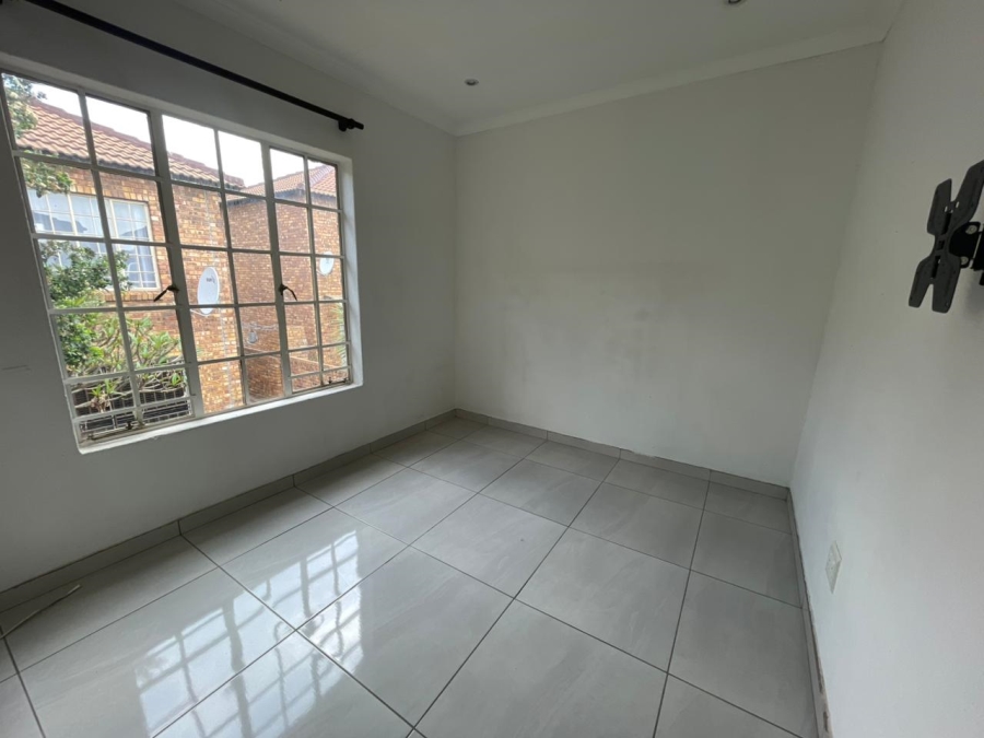2 Bedroom Property for Sale in Wilgeheuwel Gauteng