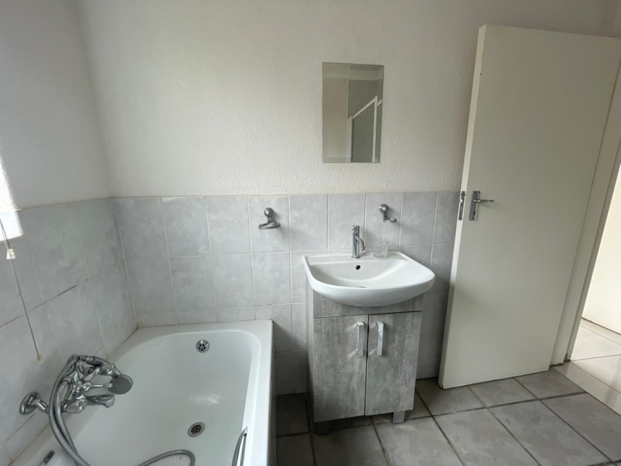 2 Bedroom Property for Sale in Wilgeheuwel Gauteng