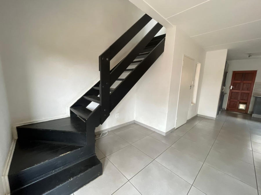 2 Bedroom Property for Sale in Wilgeheuwel Gauteng