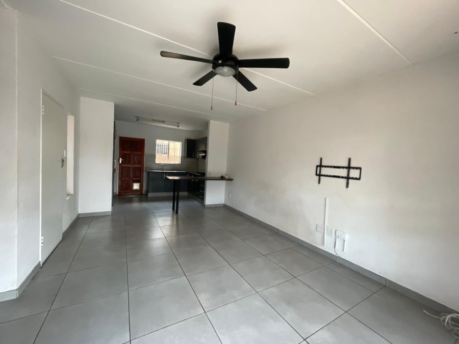 2 Bedroom Property for Sale in Wilgeheuwel Gauteng
