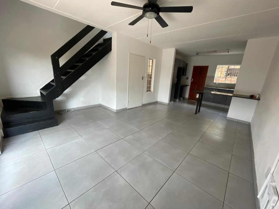 2 Bedroom Property for Sale in Wilgeheuwel Gauteng