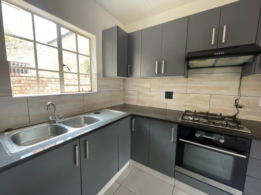2 Bedroom Property for Sale in Wilgeheuwel Gauteng