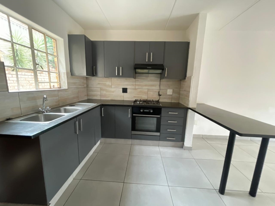 2 Bedroom Property for Sale in Wilgeheuwel Gauteng