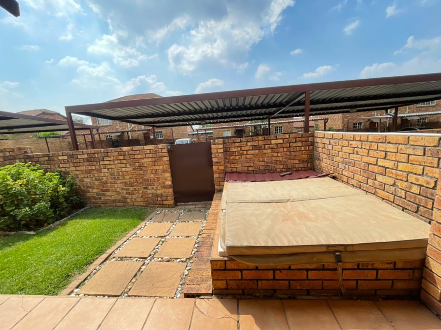 2 Bedroom Property for Sale in Wilgeheuwel Gauteng