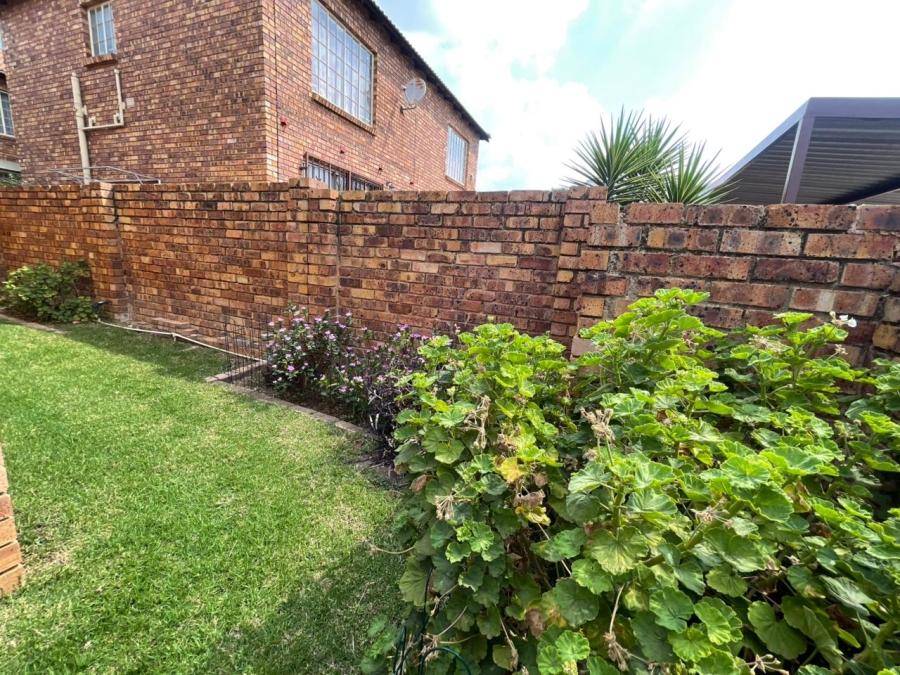 2 Bedroom Property for Sale in Wilgeheuwel Gauteng