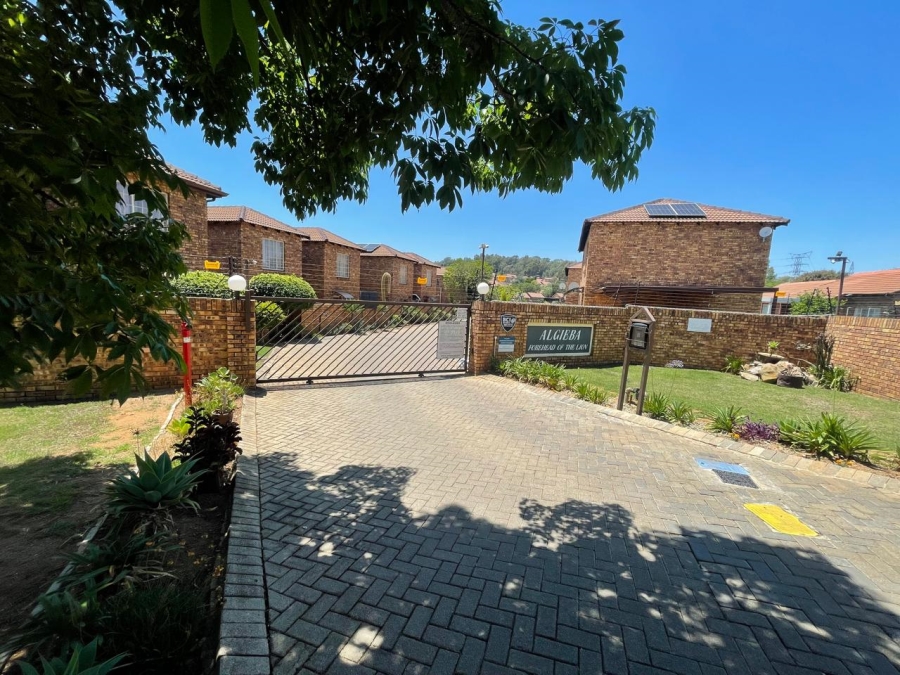 2 Bedroom Property for Sale in Wilgeheuwel Gauteng