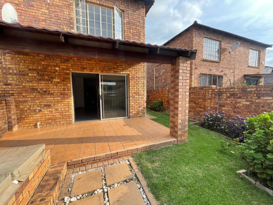 2 Bedroom Property for Sale in Wilgeheuwel Gauteng