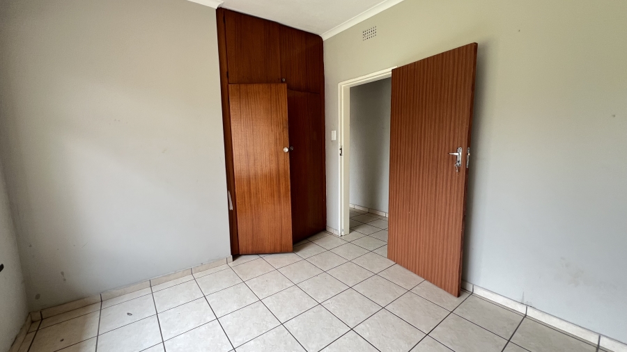 5 Bedroom Property for Sale in Helikonpark Gauteng
