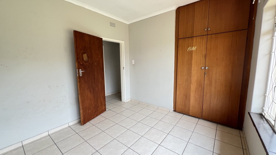 5 Bedroom Property for Sale in Helikonpark Gauteng