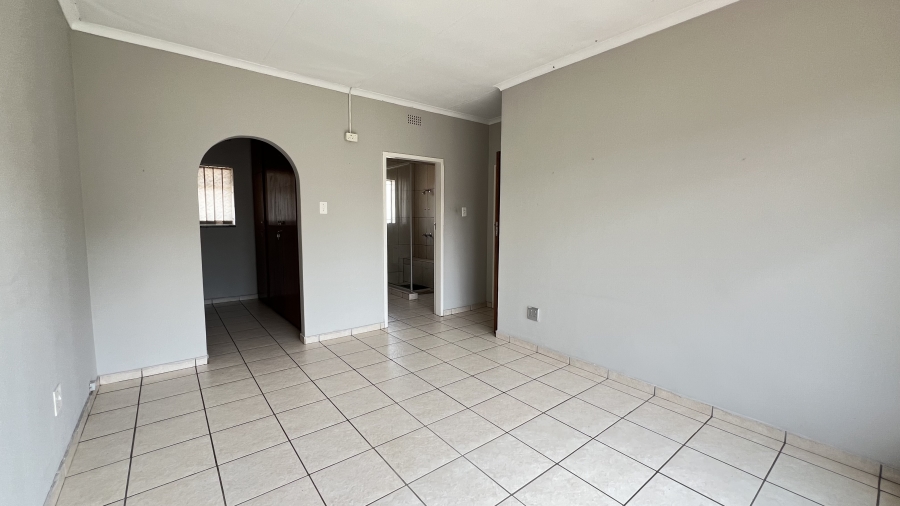 5 Bedroom Property for Sale in Helikonpark Gauteng