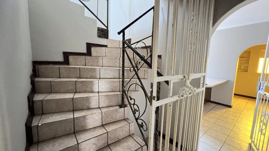 5 Bedroom Property for Sale in Helikonpark Gauteng
