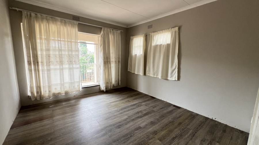 5 Bedroom Property for Sale in Helikonpark Gauteng