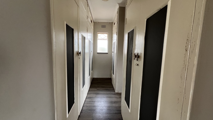 5 Bedroom Property for Sale in Helikonpark Gauteng