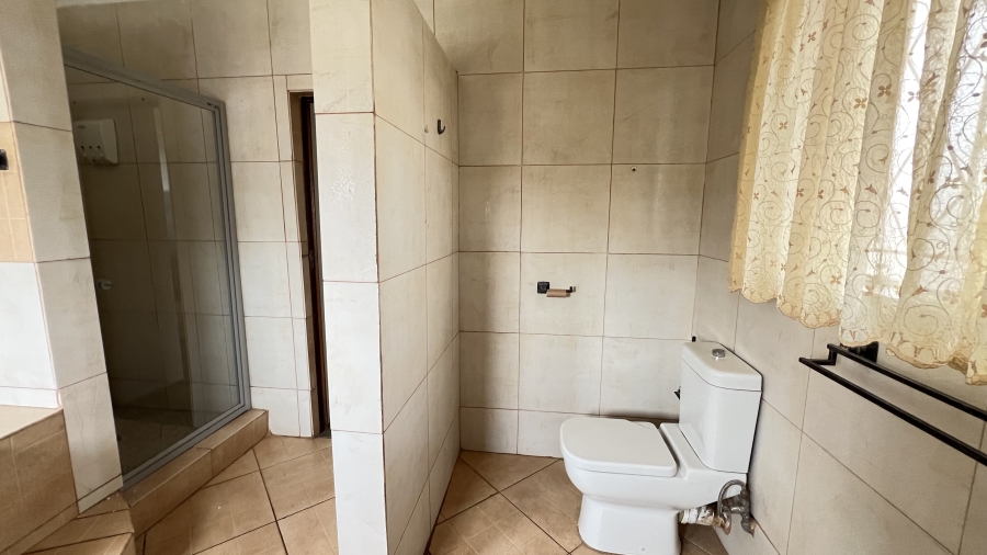 5 Bedroom Property for Sale in Helikonpark Gauteng