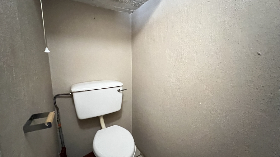 5 Bedroom Property for Sale in Helikonpark Gauteng